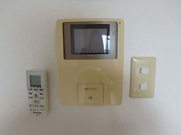 �y�Z�L�����e�B�z�@���e���r���j�^�[�z����