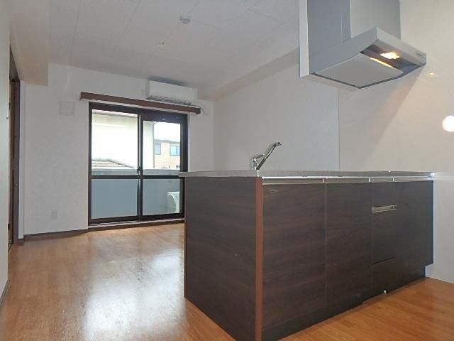 �y�����E���r���O�z�@