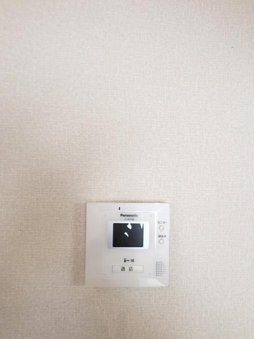 �y�Z�L�����e�B�z�@