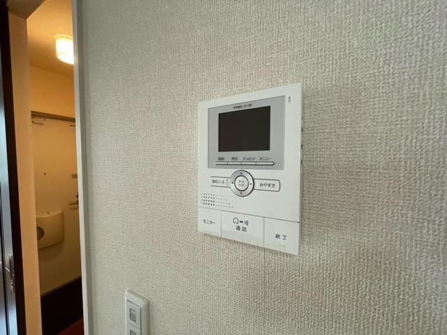 �y�Z�L�����e�B�z�@