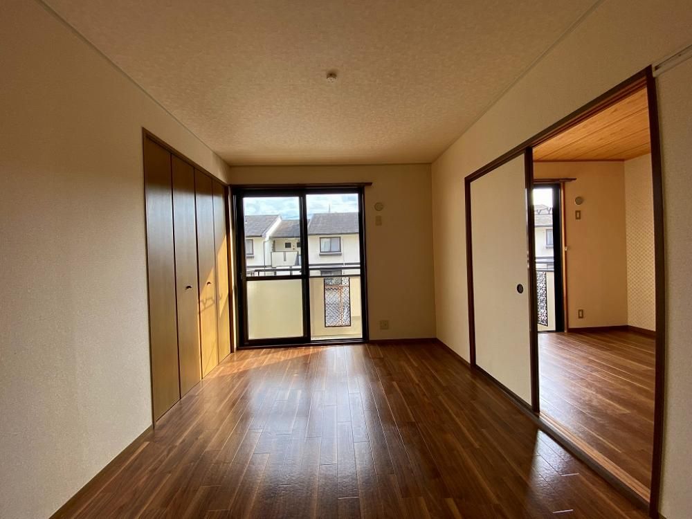 �y�����E���r���O�z�@