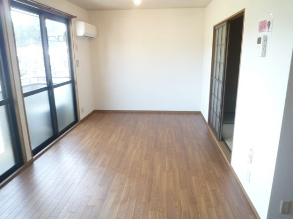 �y�����E���r���O�z�@