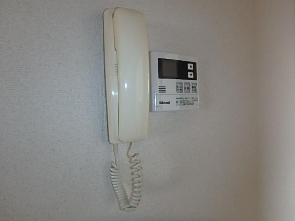 �y�Z�L�����e�B�z�@