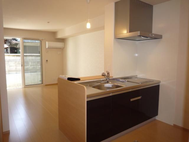 �y�L�b�`���z�@