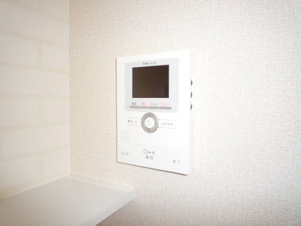 �y�Z�L�����e�B�z�@