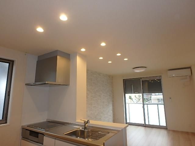 �y�����E���r���O�z�@