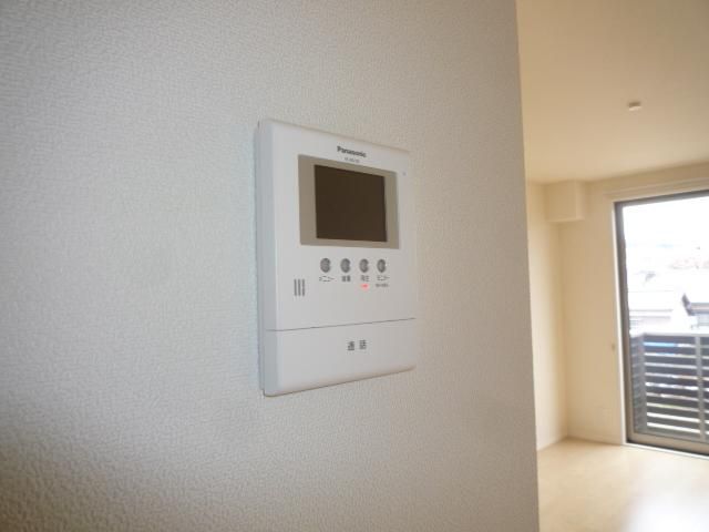 �y�Z�L�����e�B�z�@