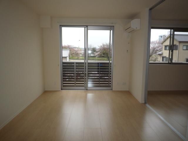 �y�����E���r���O�z�@