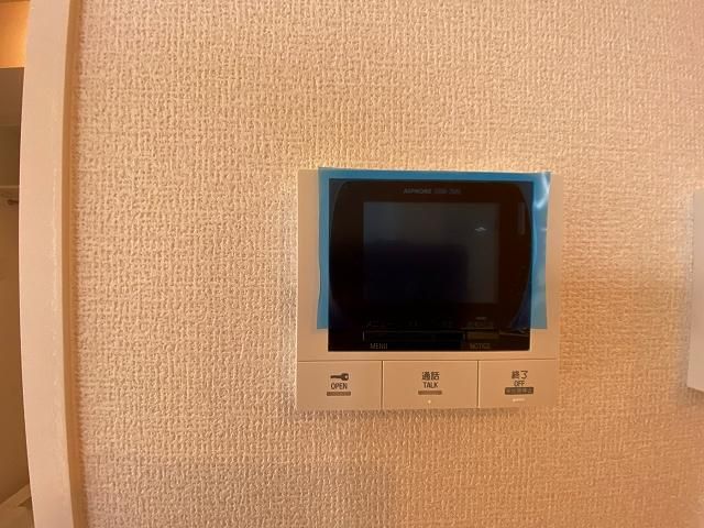 �y�Z�L�����e�B�z�@