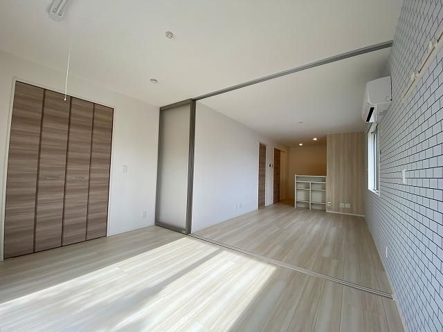 �y�����E���r���O�z�@