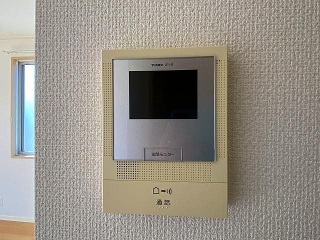 �y�Z�L�����e�B�z�@