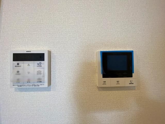 �y�Z�L�����e�B�z�@