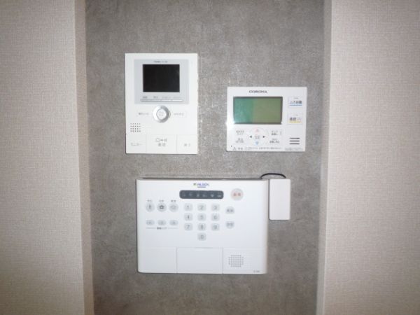 �y�Z�L�����e�B�z�@