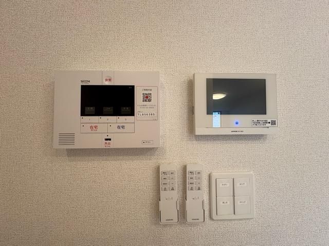 �y�Z�L�����e�B�z�@