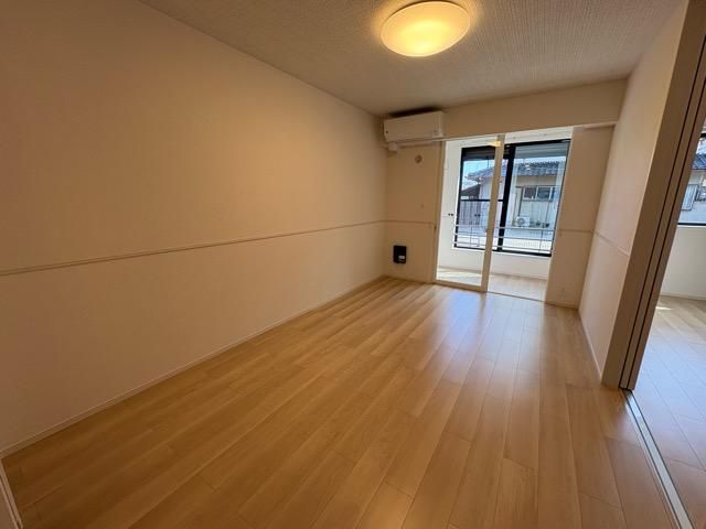 �y�����E���r���O�z�@