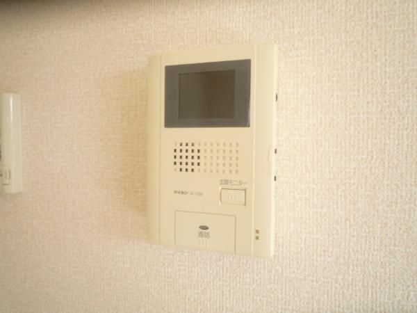 �y�Z�L�����e�B�z�@