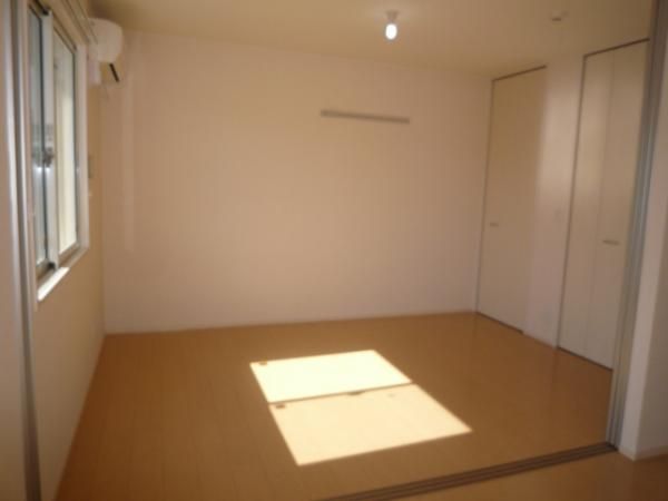 �y�����E���r���O�z�@