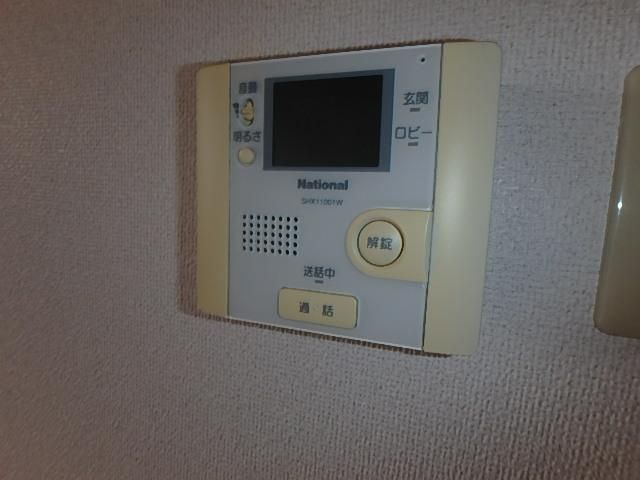 �y�Z�L�����e�B�z�@