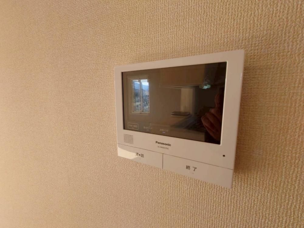 �y�Z�L�����e�B�z�@