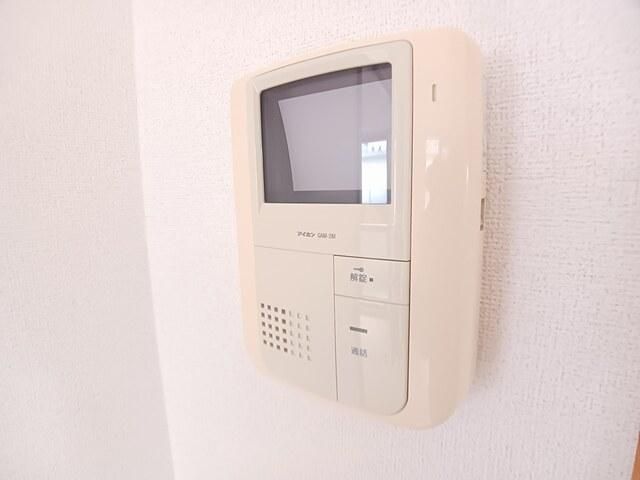 �y�Z�L�����e�B�z�@