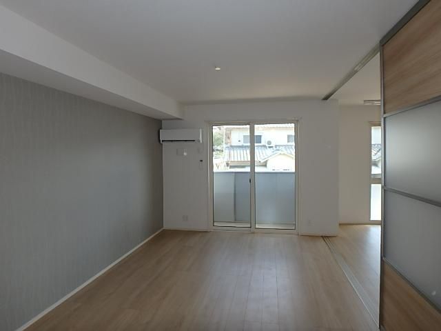 �y�����E���r���O�z�@