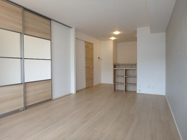 �y�����E���r���O�z�@