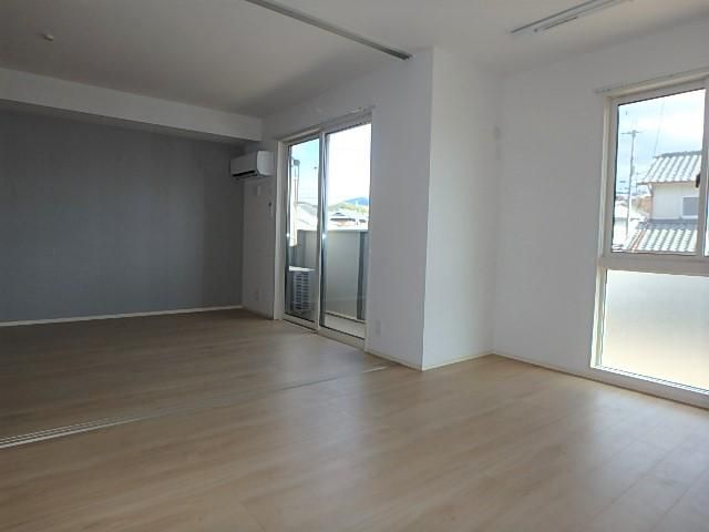 �y�����E���r���O�z�@