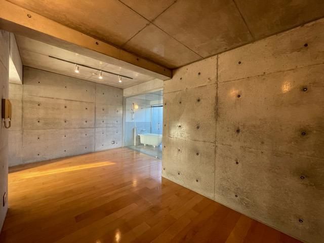 �y�����E���r���O�z�@