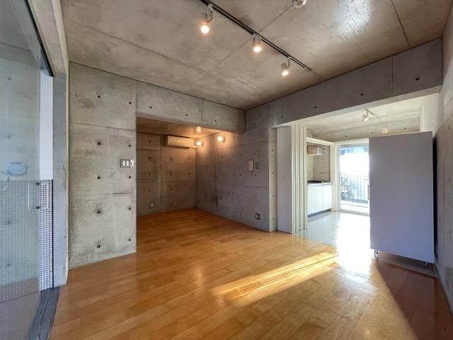 �y���ԁE���r���O�z�@