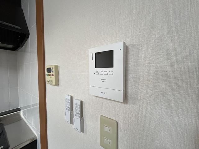 �y�Z�L�����e�B�z�@