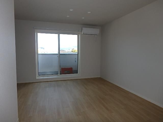 �y�����E���r���O�z�@