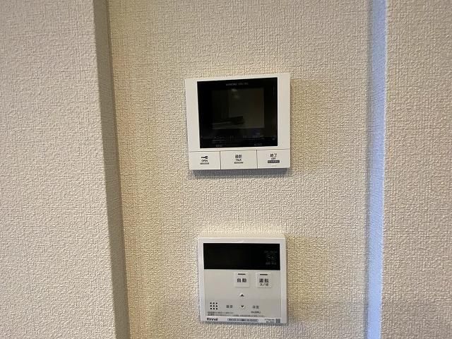 �y�Z�L�����e�B�z�@