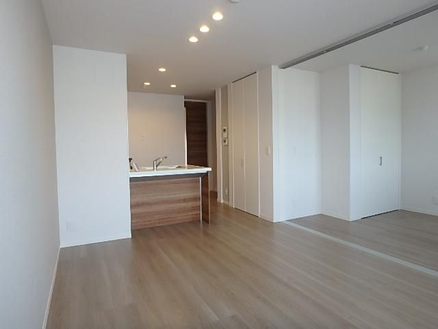 �y���ԁE���r���O�z�@