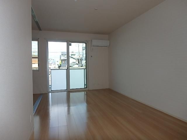 �y�����E���r���O�z�@