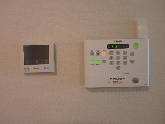 �y�Z�L�����e�B�z�@