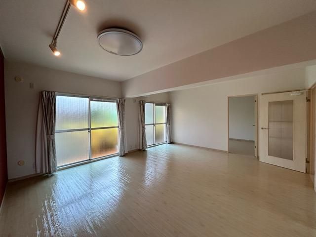 �y�����E���r���O�z�@