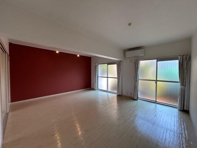 �y�����E���r���O�z�@