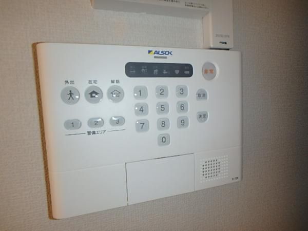 �y�Z�L�����e�B�z�@