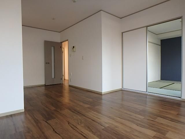 �y�����E���r���O�z�@