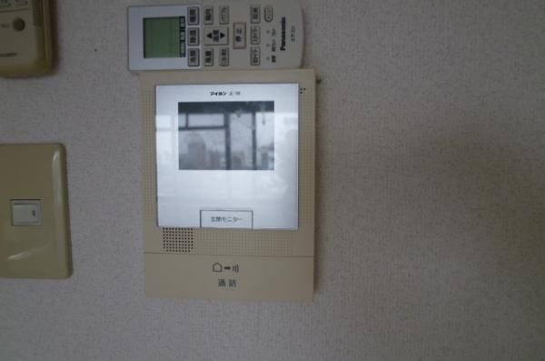 �y�Z�L�����e�B�z�@