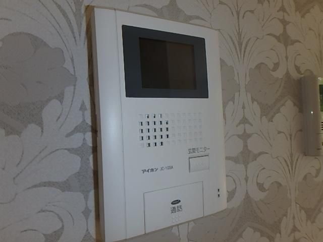 �y�Z�L�����e�B�z�@