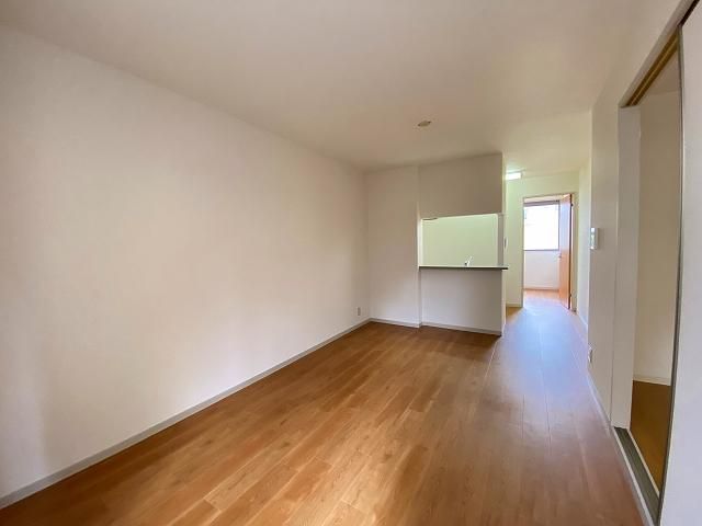 �y�����E���r���O�z�@