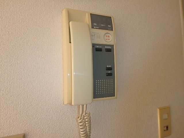 �y�Z�L�����e�B�z�@