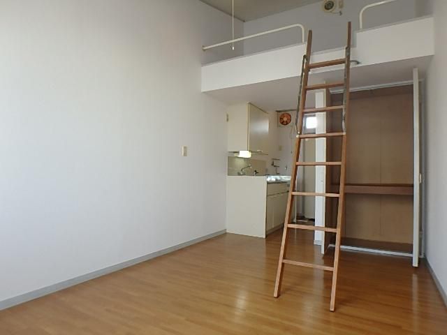 �y�����E���r���O�z�@