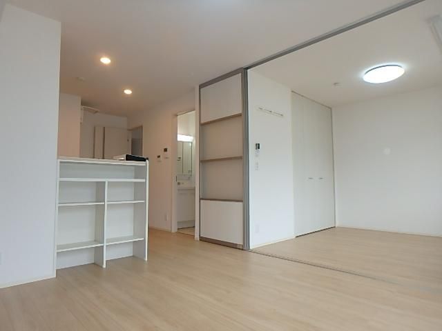 �y���ԁE���r���O�z�@