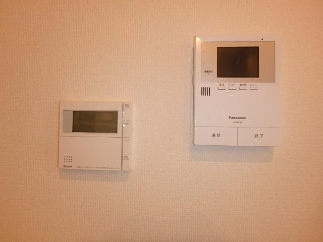 �y�Z�L�����e�B�z�@