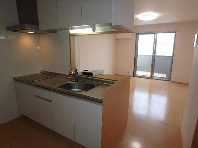 �y�����E���r���O�z�@