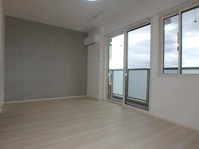 �y�����E���r���O�z�@