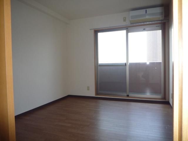 �y�����E���r���O�z�@