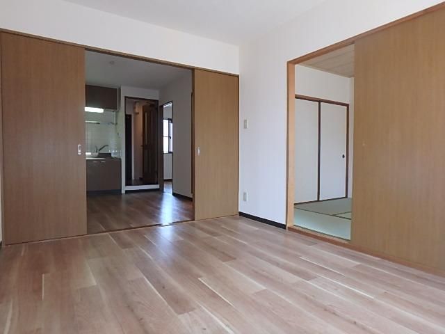 �y���ԁE���r���O�z�@